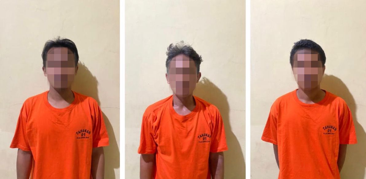 DIRINGKUS:AB (46), MR (21), dan AYH (25) ditangkap Unit Reskrim Polsek Simpang Empat,diduga mencuri ratusan jenjang sawit milik PT JAR.(Foto:Polres Tanbu untuk Radar Banjarmasin)