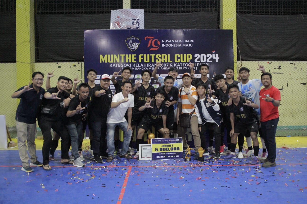 JUARA: Para juara di kejuaraan Futsal Munthe Cup tahun 2024 di Tamara Sport Center Batulicin pada 1 sampai 30 Agustus 2024 lalu. (dok munthe cup)