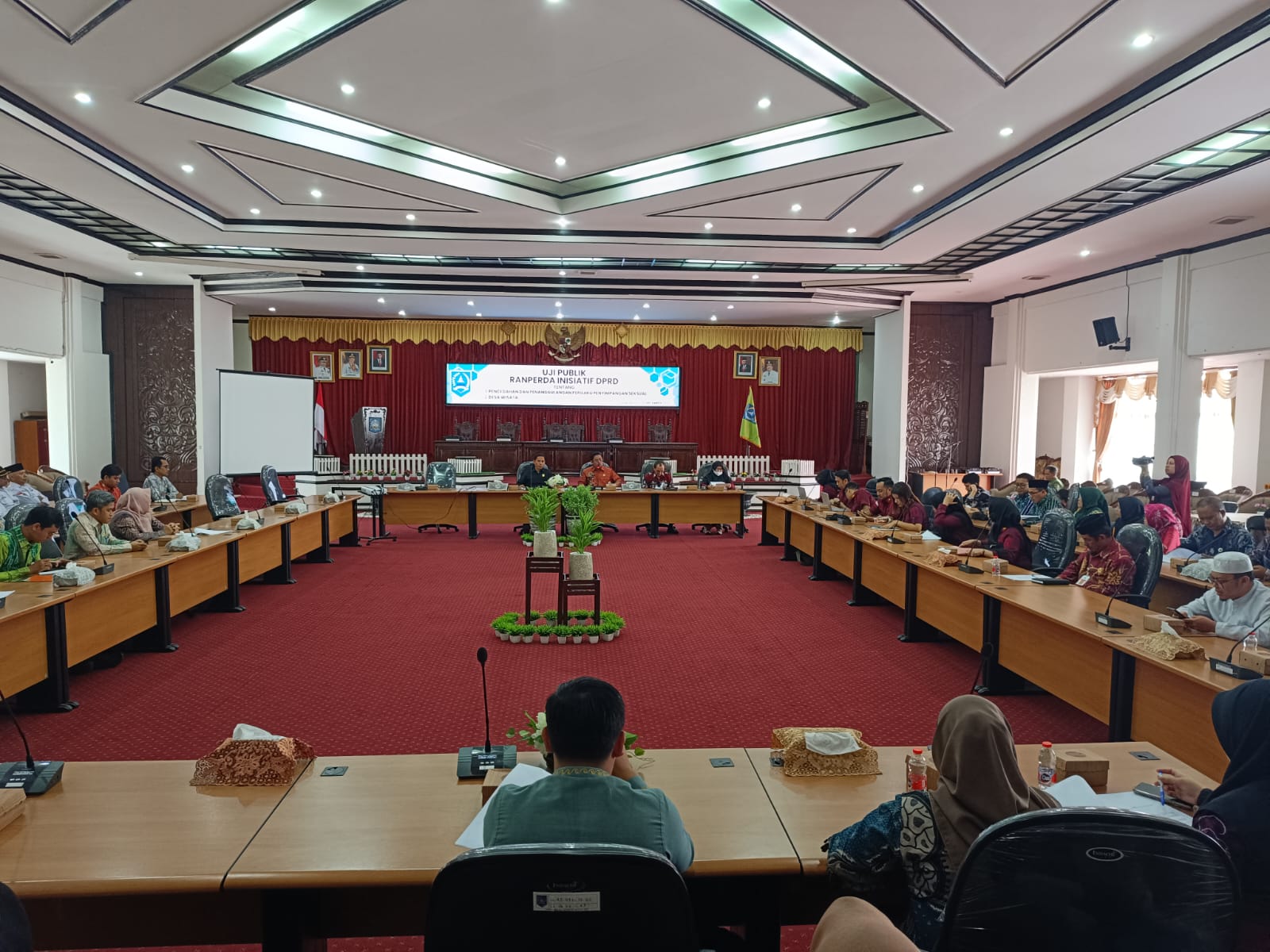 UJI PUBLIK : DPRD Kabupaten HSS saat melakukan uji publik dua Raperda inisiatif tentang pencegahan dan penanggulangan perilaku penyimpangan seksual serta desa wisata.
