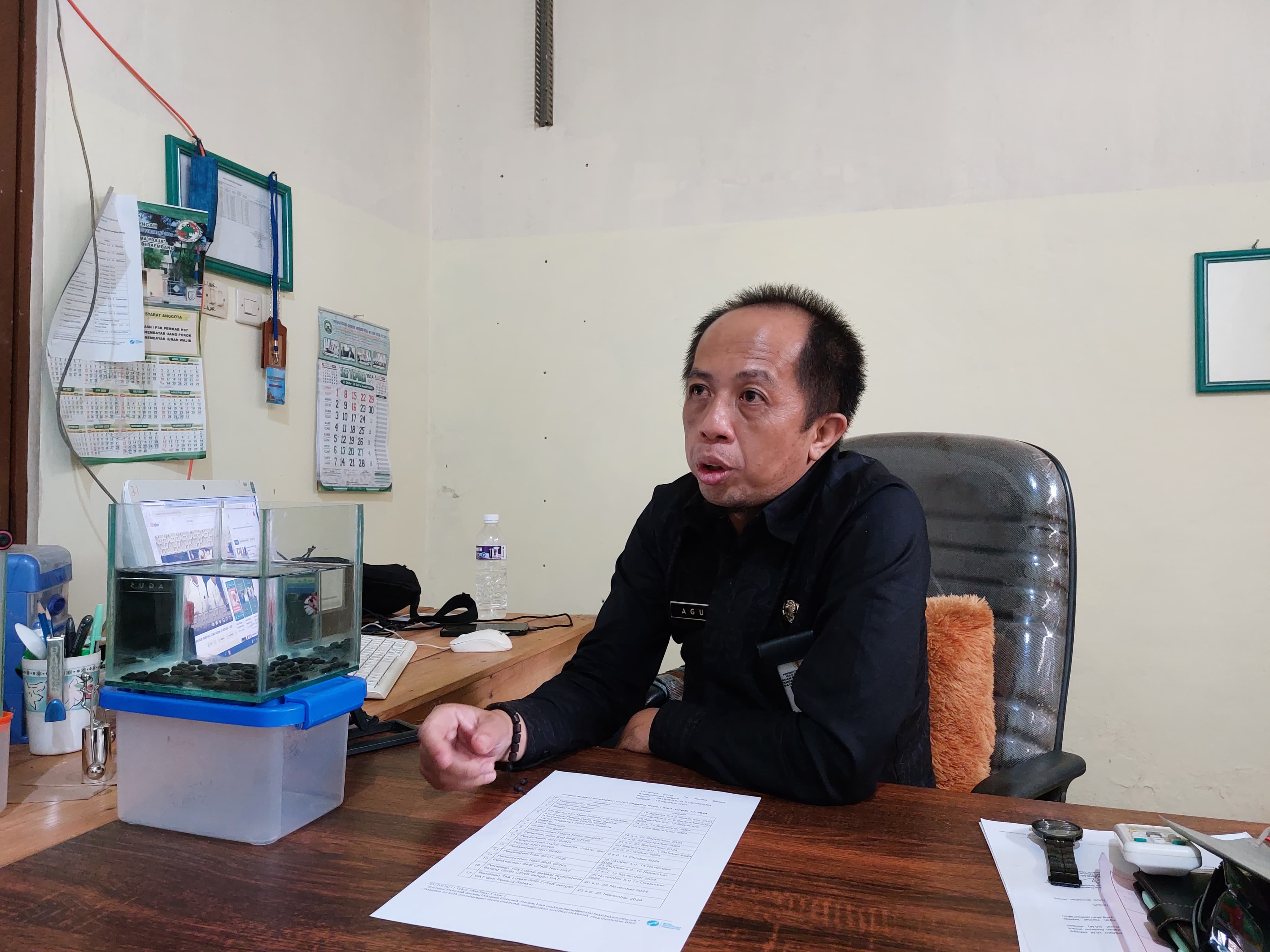 WAWANCARA: Kabid Data Pengadaan dan Pengembangan Sumber Daya Manusia (SDM) BKPSDMD HST, Agus Setiadi.