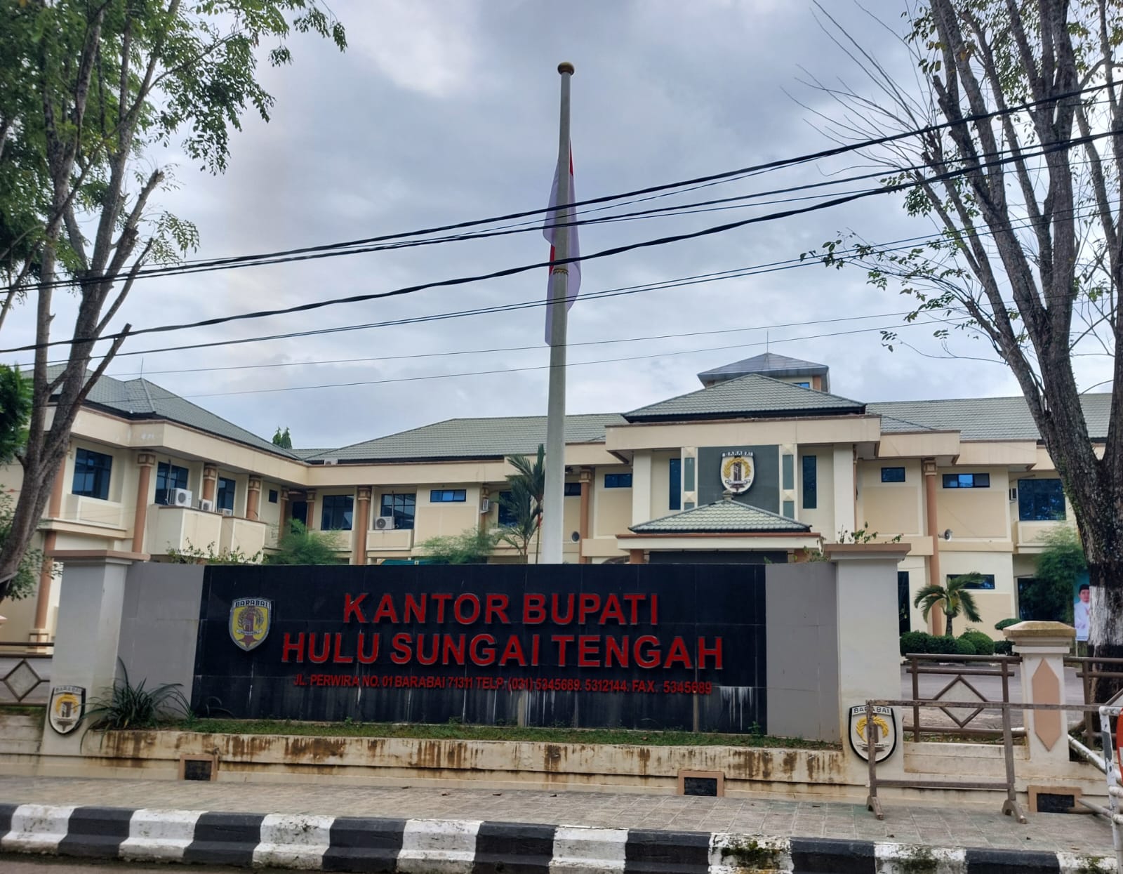 PUSAT PEMERINTAHAN: Kantor Bupati Hulu Sungai Tengah di Jalan Perwira No 1.