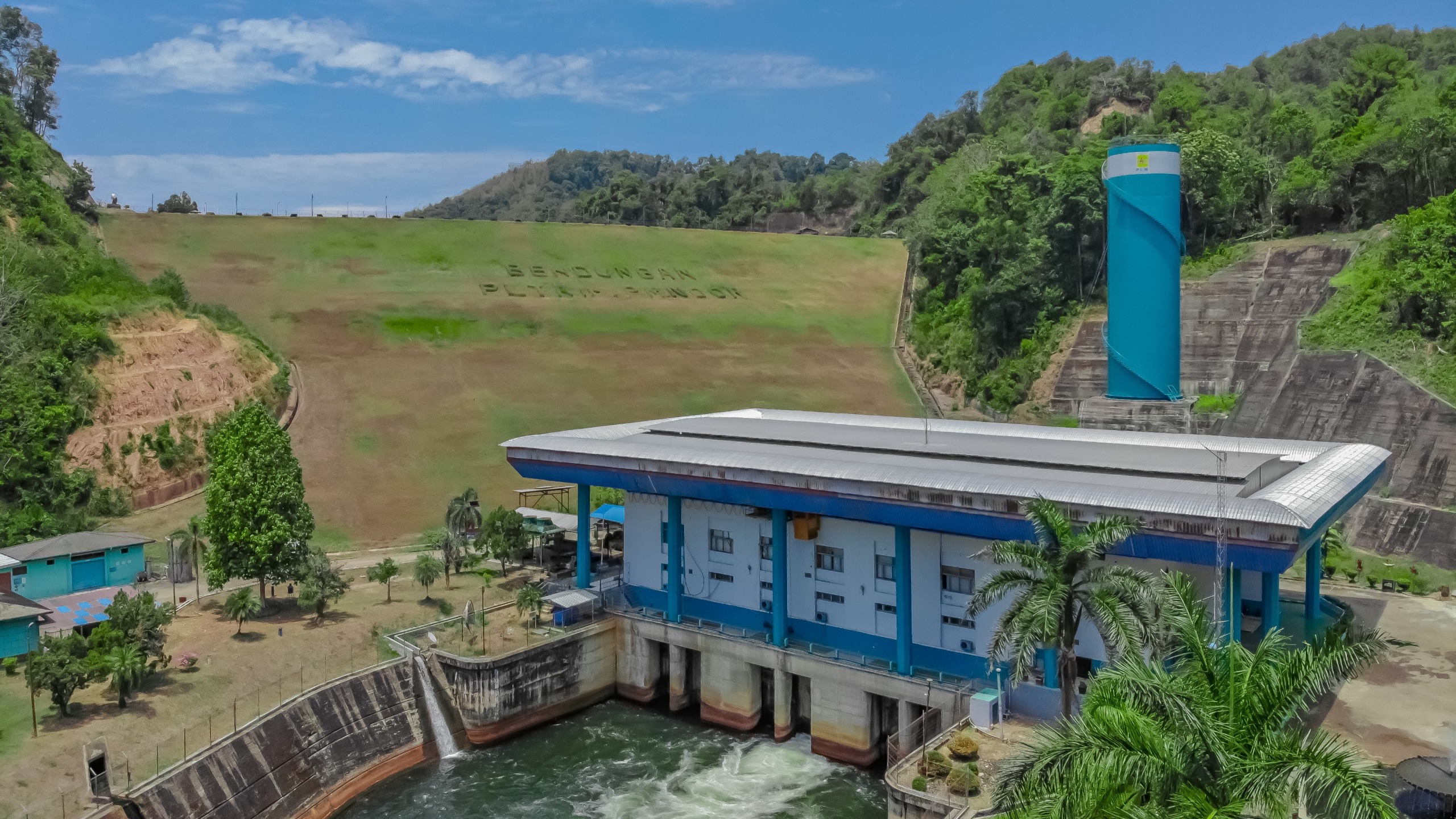 Pembangkit Listrik Tenaga Air (PLTA) Riam Kanan berkapasitas 30 megawatt yang berada di Kabupaten Banjar, Kalimantan Selatan sebagai salah satu pembangkit EBT yang terdaftar dalam sistem pelacakan