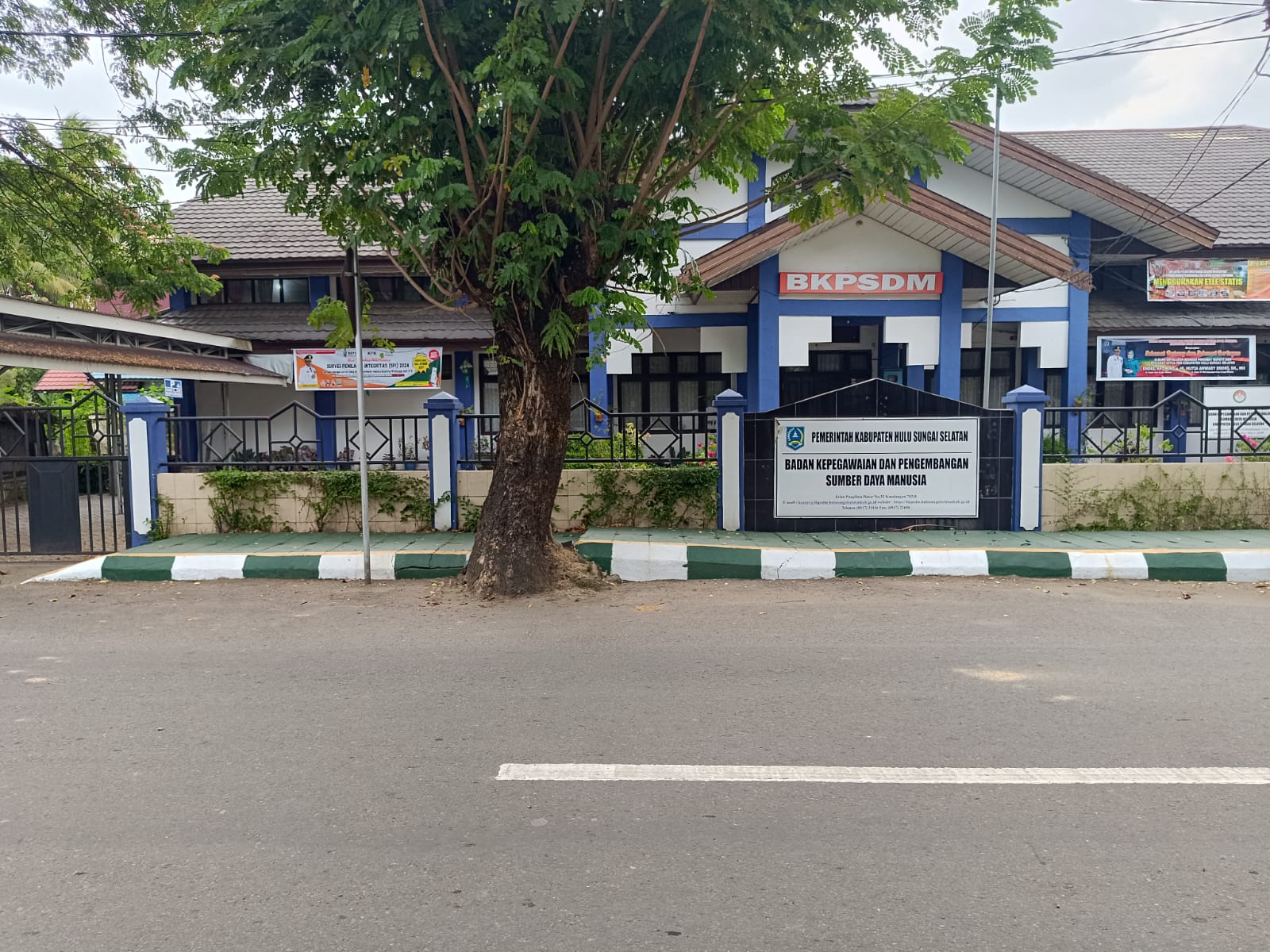 SEPI PEMINAT:Perkantoran BKPSDM Kabupaten HSS di Jalan Panglima Batur, Nomor 33, Kecamatan Kandangan masih menerima pendaftaran CPNS 2024 sampai 10 September 2024.(Foto:Salahudin/Radar Banjarmasin)