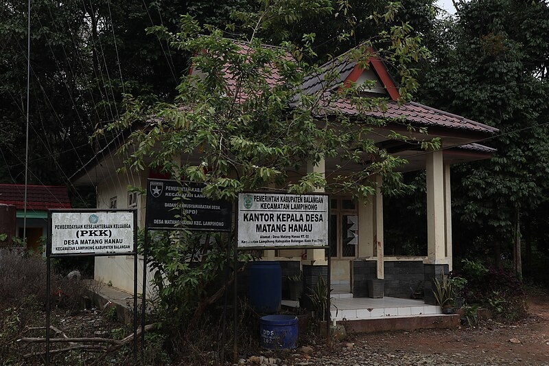 KANTOR KEPALA DESA: Desa Matang Hanau berada di Kecamatan Lampihong, Balangan.