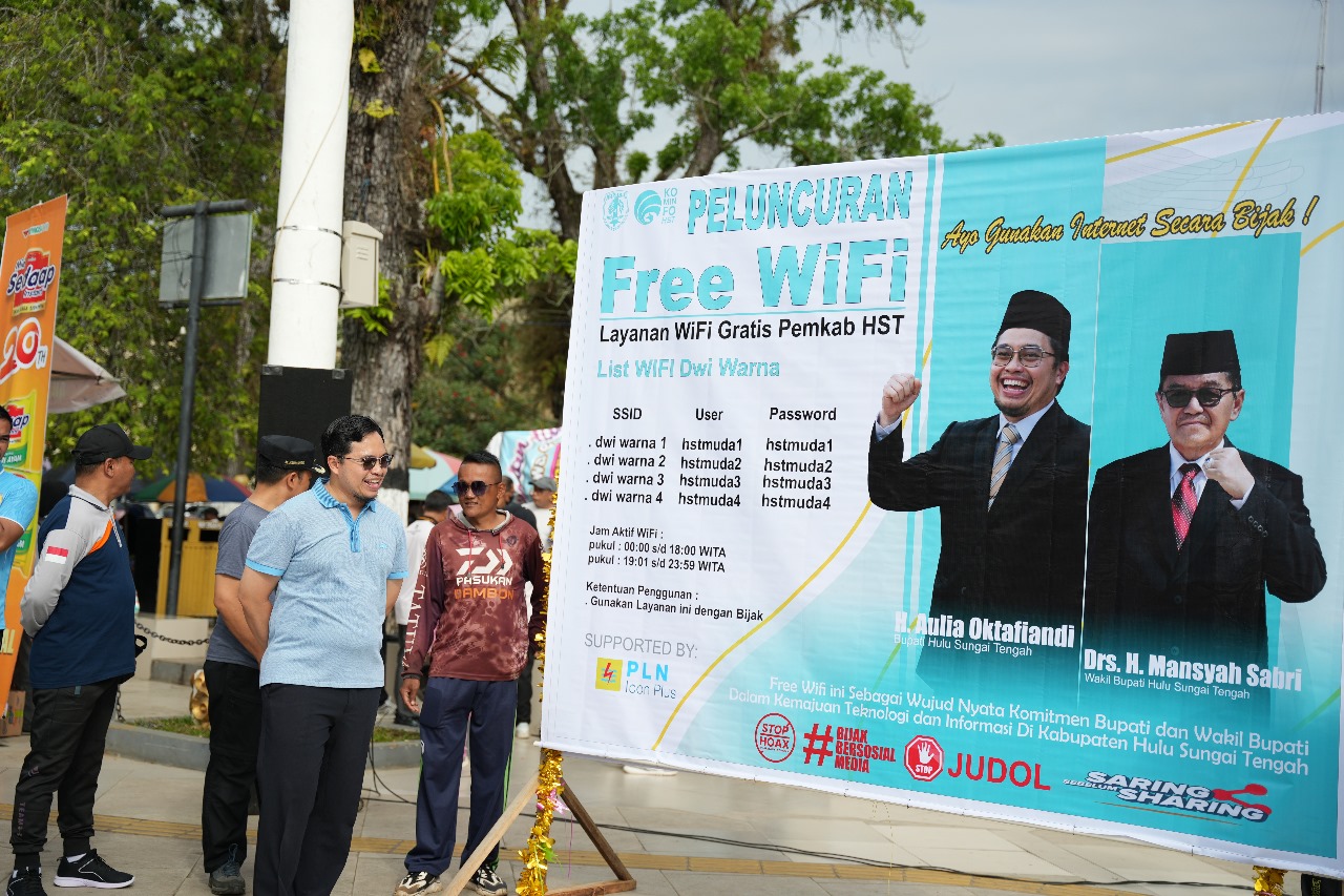 MEMANG DITUNGGU: Di Lapangan Dwi Warna Barabai sekarang tersedia WiFi gratis. (Foto: Prokom HST)