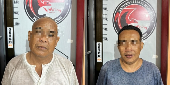 DIAMANKAN : Mi dan Tar, dua warga Kelua yang diamankan Satnarkoba Polres Tabalong.