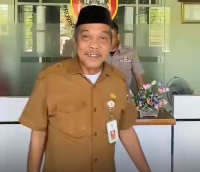 MUNCUL: Kadisdik Kalsel Muhammadun datang ke Inspektorat Daerah Kalsel memenuhi undangan klarifikasi, Senin (9/9).