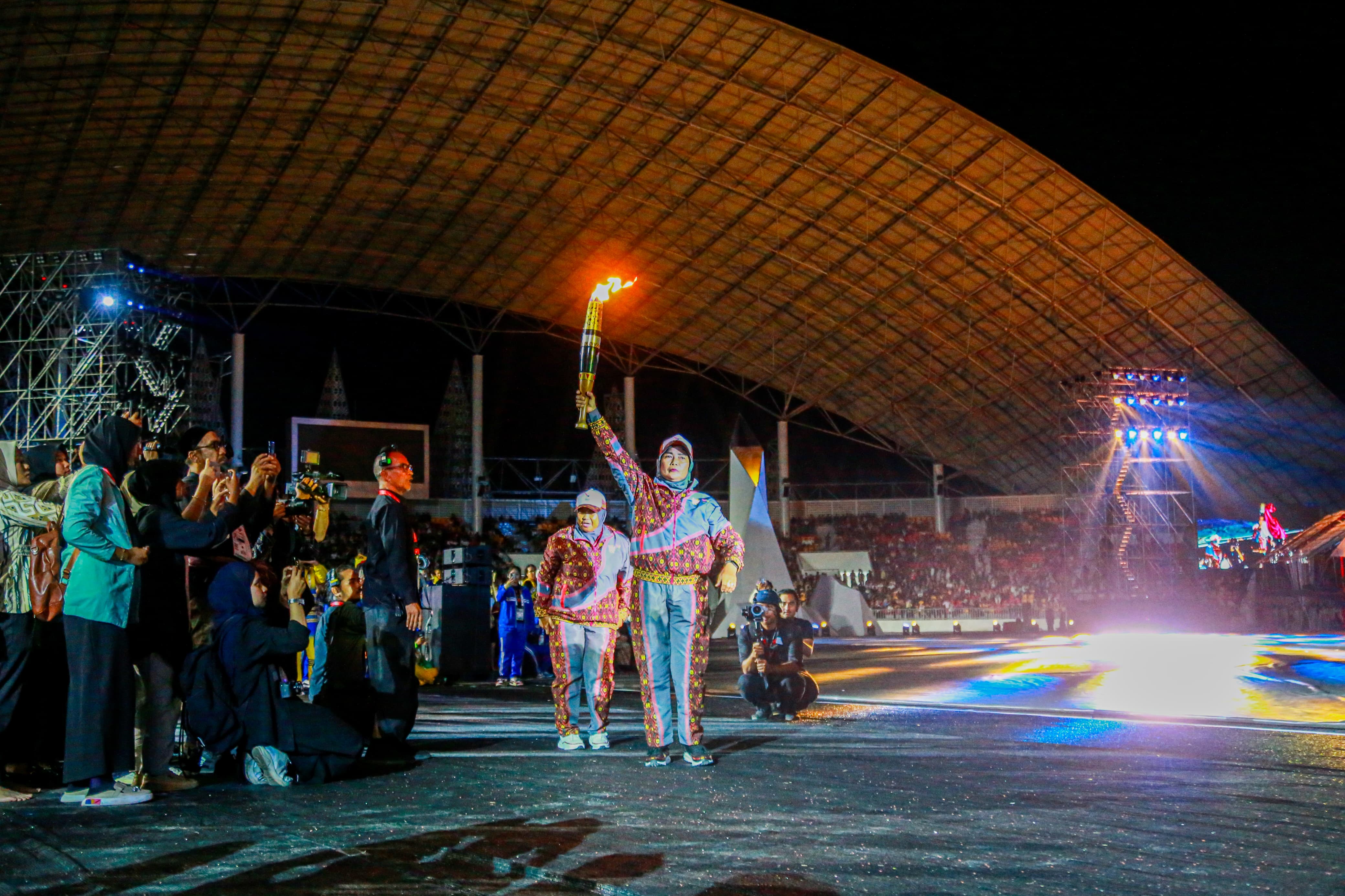 SUASANA: Pembukaan PON XXI 2024 Aceh-Sumut yang berlangsung di Stadion Harapan Bangsa, Banda Aceh, Senin (9/9/2024) malam. (Foto: M Idris Jian Sidik/Radar Banjarmasin)