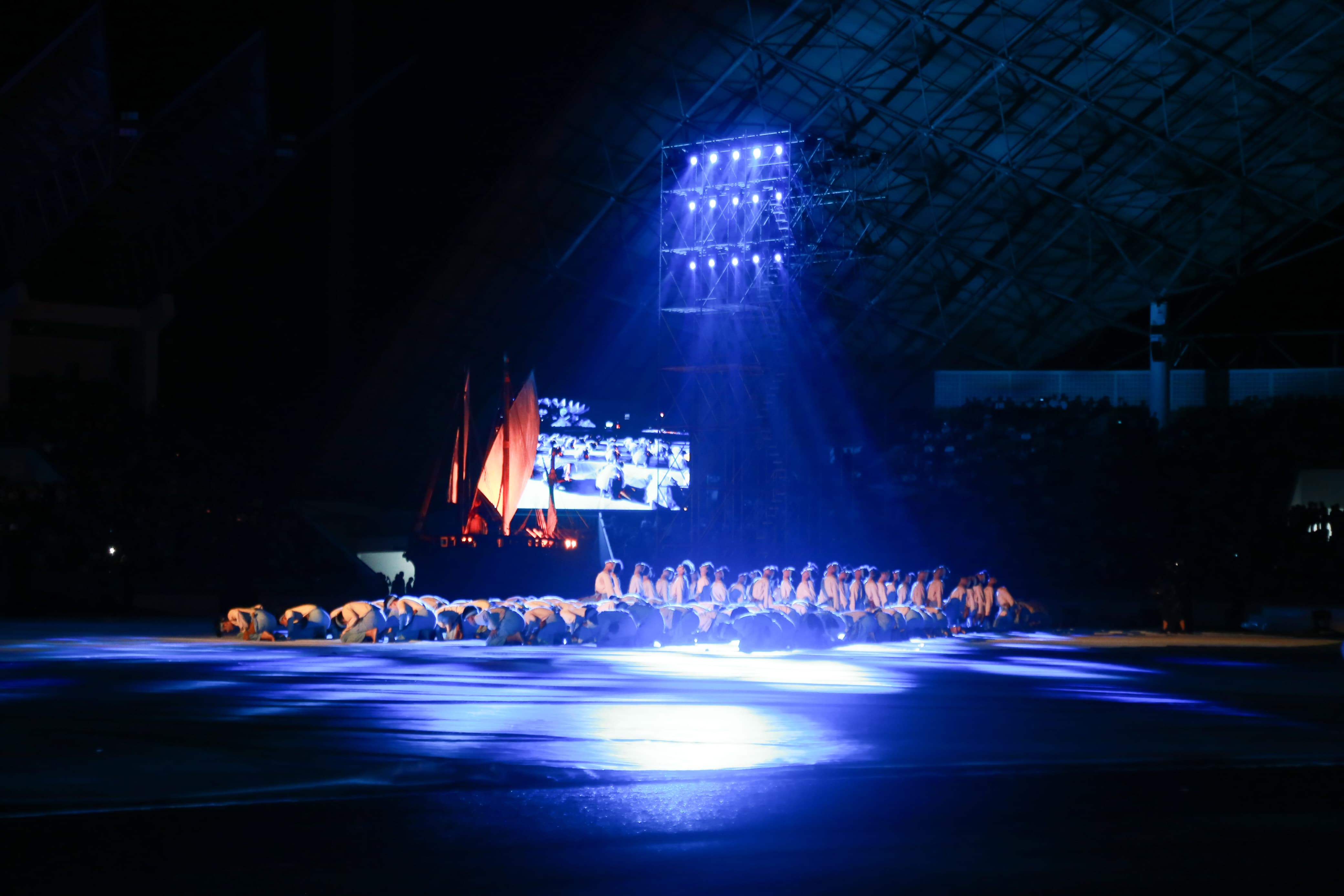 SUASANA: Pembukaan PON XXI 2024 Aceh-Sumut yang berlangsung di Stadion Harapan Bangsa, Banda Aceh, Senin (9/9/2024) malam. (Foto: M Idris Jian Sidik/Radar Banjarmasin)