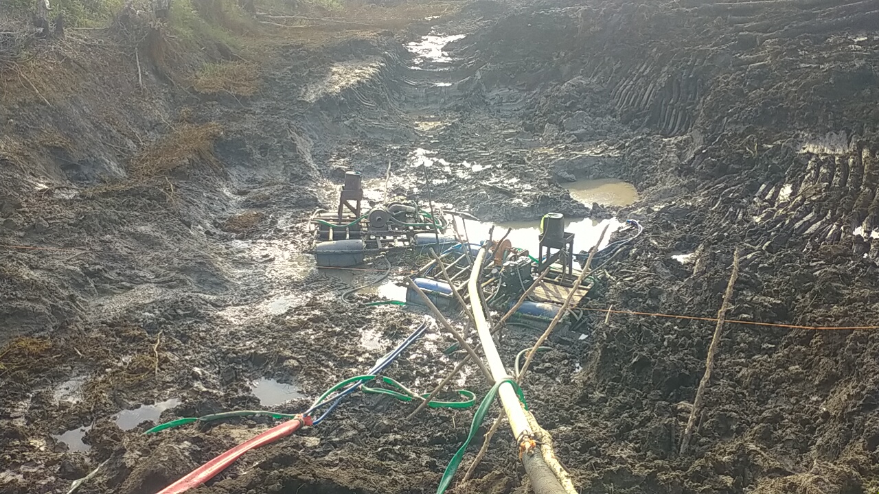 ILEGAL:Lokasi penambangan intan ilegal di RT 6, Dusun II, Desa Banyu Irang, Kecamatan Bati-Bati, Kabupaten Tanah Laut.(Foto:Muhammad Noor untuk Radar Banjarmasin)