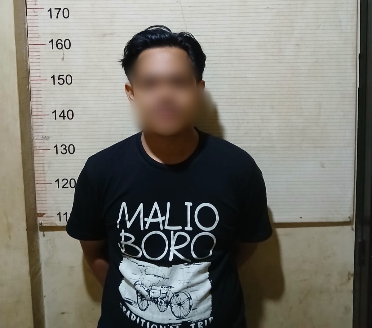 DITANGKAP: Roby dipolisikan oleh korban karena tak terima dengan perlakuan pelaku yang sudah menjadi teman cukup lama. (Foto: Polsek Banjarmasin Barat)
