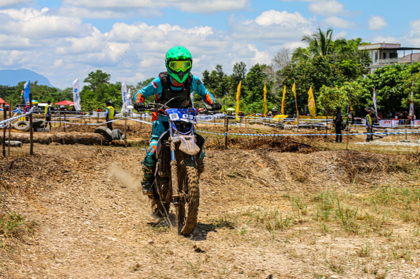 JAJAL TRACK:Event seri 2 Shell bLU cRU Yamaha Enduro Challenge 2024 di Sintang, Kalbar, 31 Agustus-1 September 2024 berlangsung meriah.