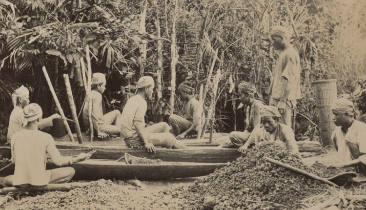 MASA LALU: Penambangan intan di Borneo bagian selatan 1897-1898.