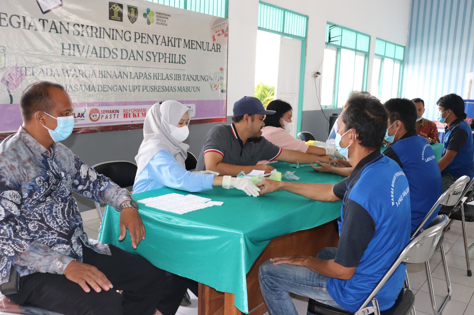 DICEK:Para narapidana di Lapas Kelas IIB Tanjung menjalani pemeriksaan HIV AIDS, Sabtu (14/9/2024).(Foto:Lapas Tanjung untuk Radar Banjarmasin)