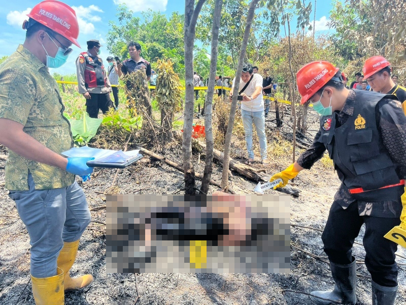 MENGENASKAN: Jenazah korban di jalan Nan Sarunai Kelurahan Mabuun RT 5 Kecamatan Murunh Pudak Kabupaten Tabalong saat diidentifikasi.