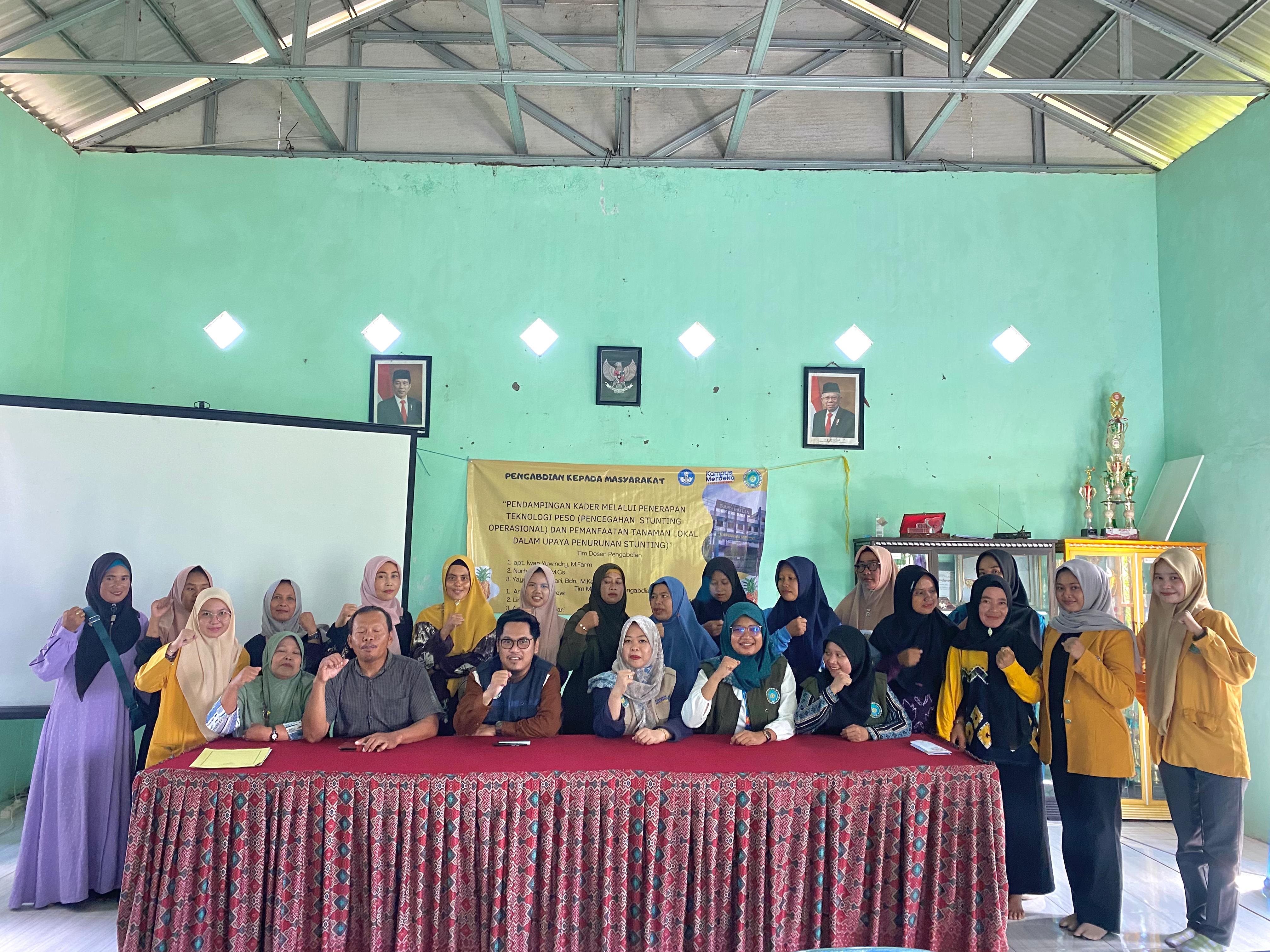 FOTO BARENG:Tim UNISM kala melaksanakan PKM di Kabupaten Batola.(foto:Tim Unism untuk Radar Banjarmasin)