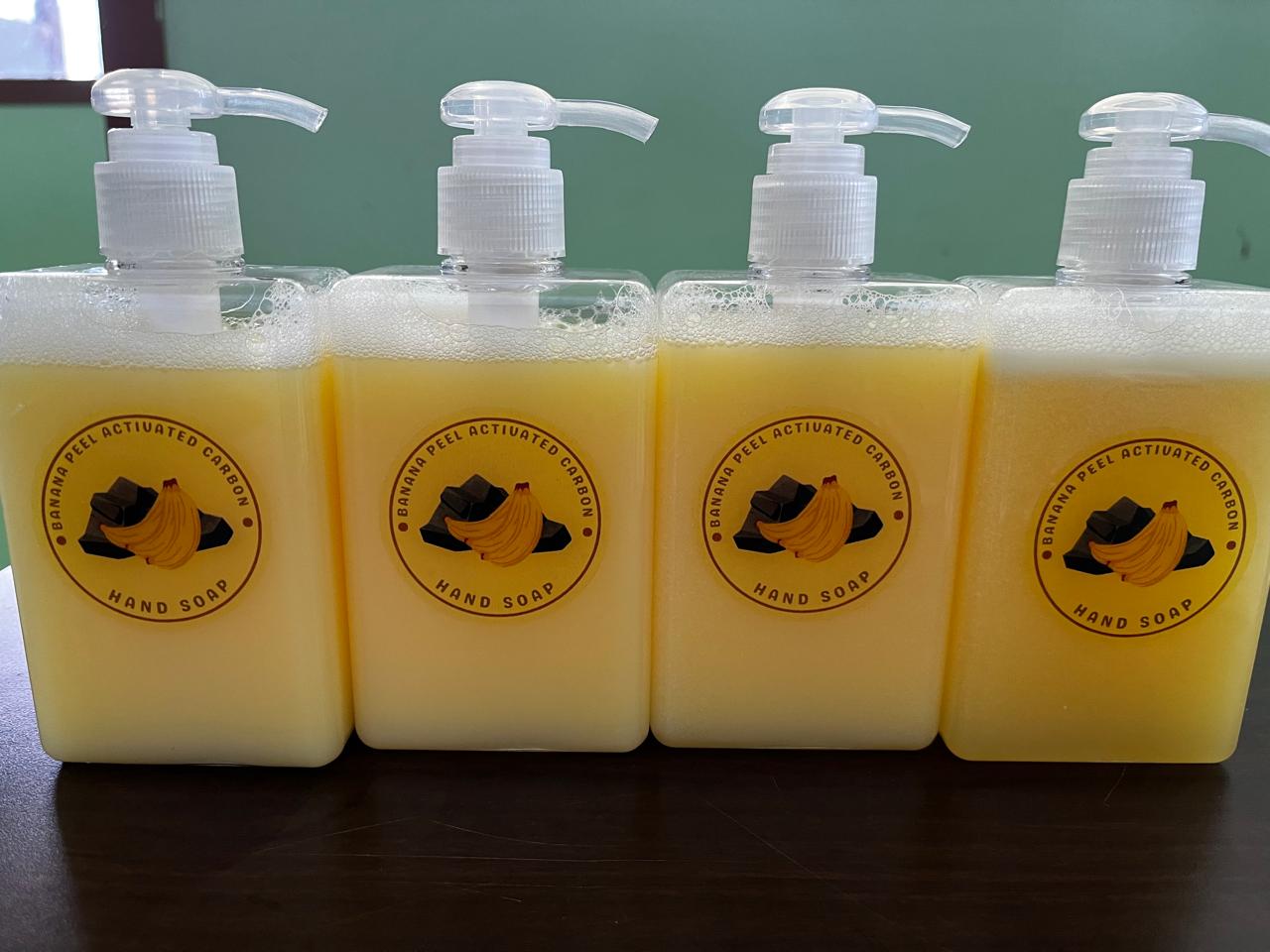 INOVATIF:Produk sabun yang berbahan kulit pisang yang diajarkan oleh tim PKM UNISM kepada masyarakat Belitung Selatan/