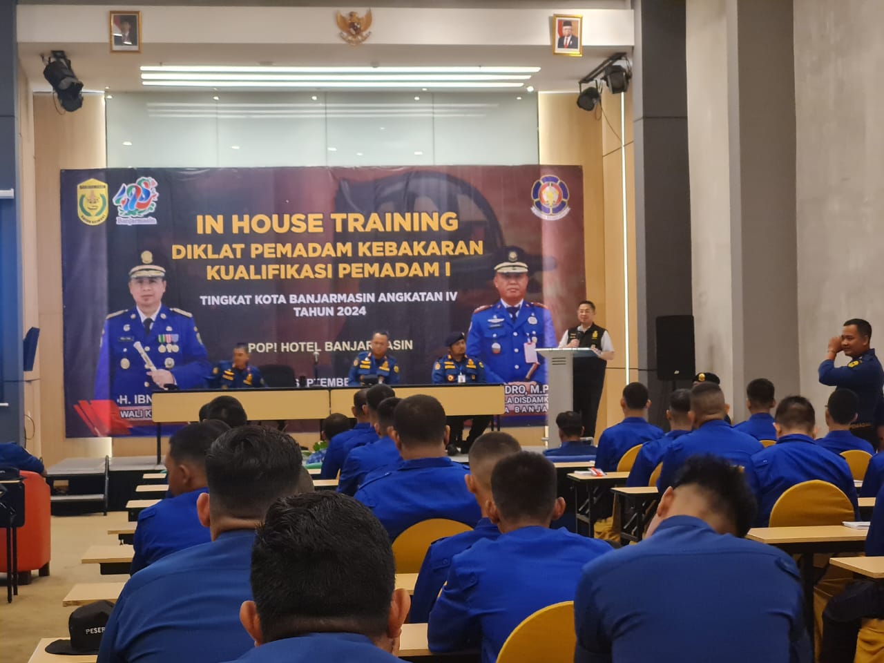 TRAINING:40 personel pemadam kebakaran Kota Banjarmasin mengikuti Diklat Pemadam Kebakaran Kualifikasi Pemadam I di Banjarmasin, Selasa (17/9/2024).(Foto:Riyad/Radar Banjarmasin)