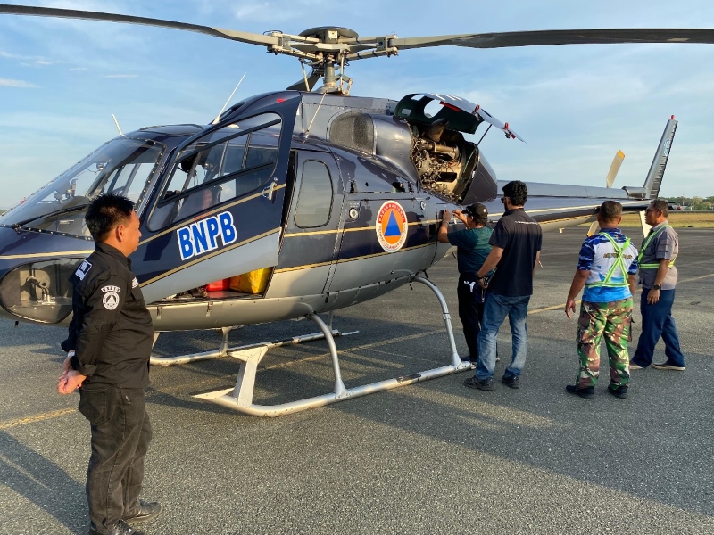 Salah satu bantuan helikopter dari BNPB untuk penanganan kebakaran hutan dan lahan (karhutla) tiba di Bandara Syamsudin Noor, Banjarbaru, Kalimantan Selatan, Minggu (15/9/2024).