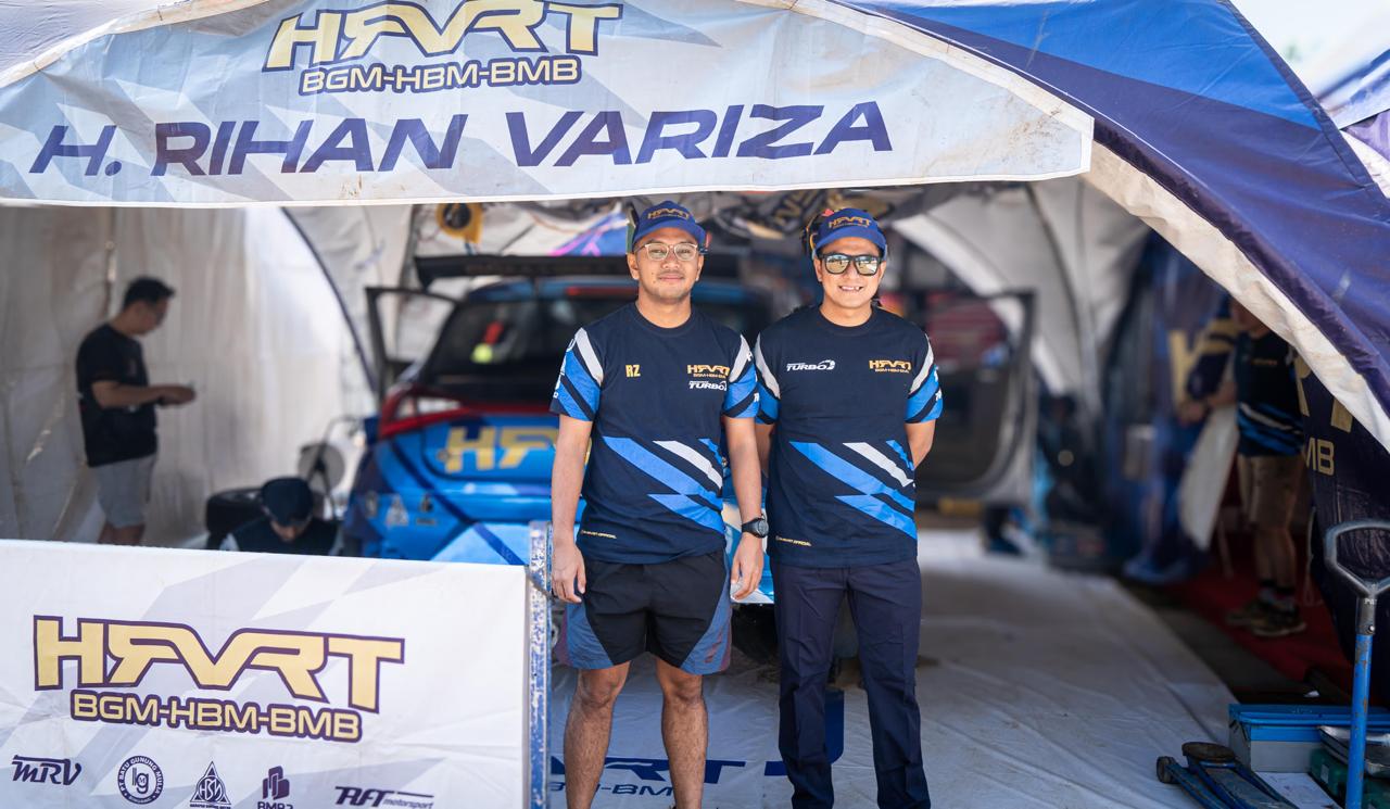FOKUS:H Rihans Variza dengan co-driver Fahrezi Fadh bersama tim HRVRT akan fokus menatap South Borneo Rally 2024.(Foto:Rahman untuk Radar Banjarmasin)