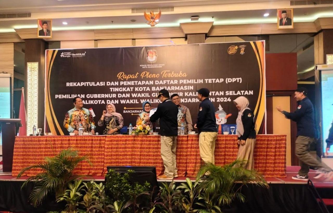 JELANG PILKADA:Rapat pleno terbuka Rekapitulasi dan Penetapan DPT Tingkat Kota Banjarmasin Pilgub dan Pilwali Banjarmasin 2024, Kamis (19/9/2024) pagi di Hotel GSign.(Foto:Endang/Radar Banjarmasin)