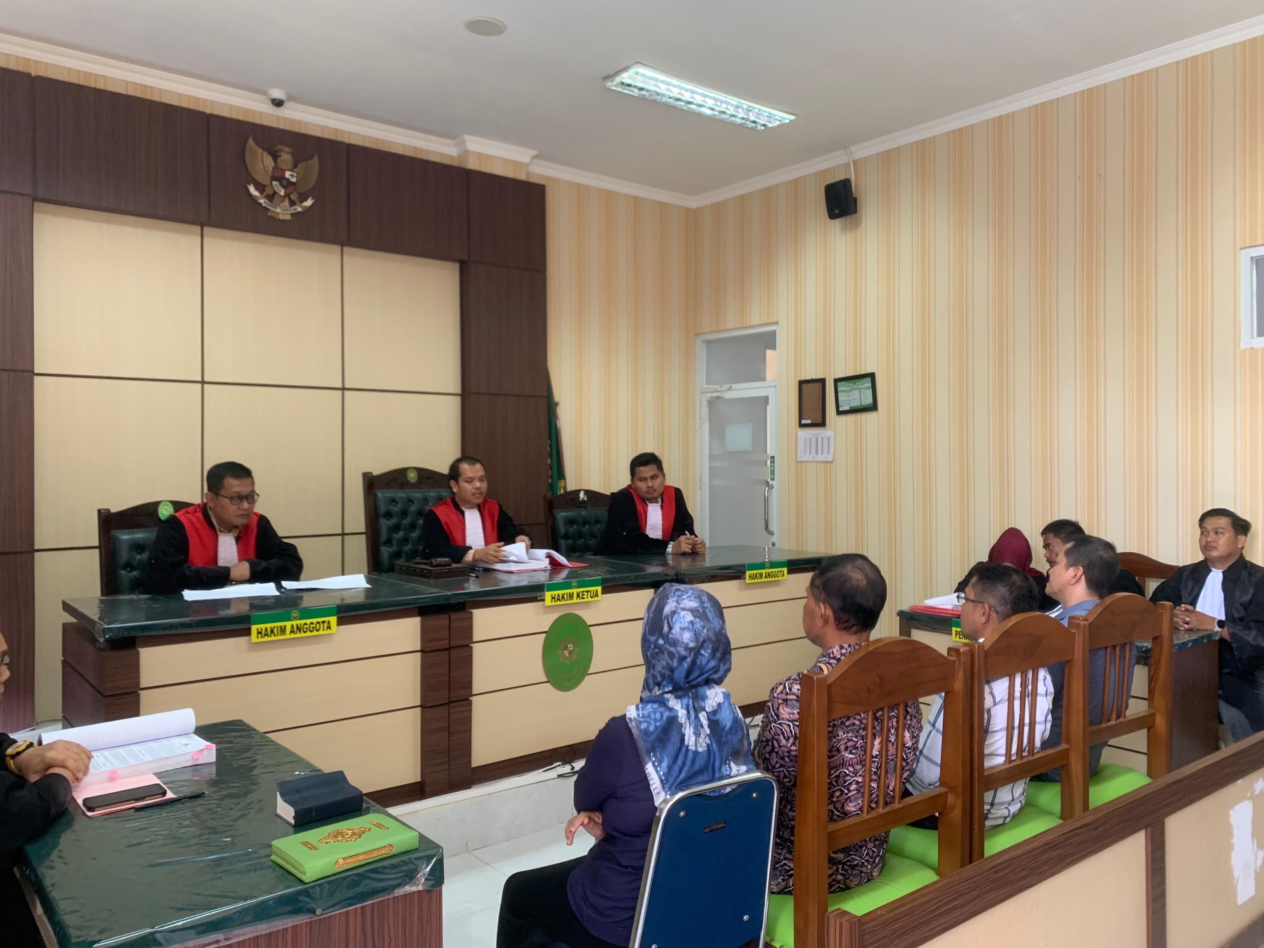 SIDANG:Empat saksi dihadirkan saat persidangan di Pengadilan Negeri (PN) Batulicin, Kamis (19/9/2024).(Foto:Zulqarnain/Radar Banjarmasin)