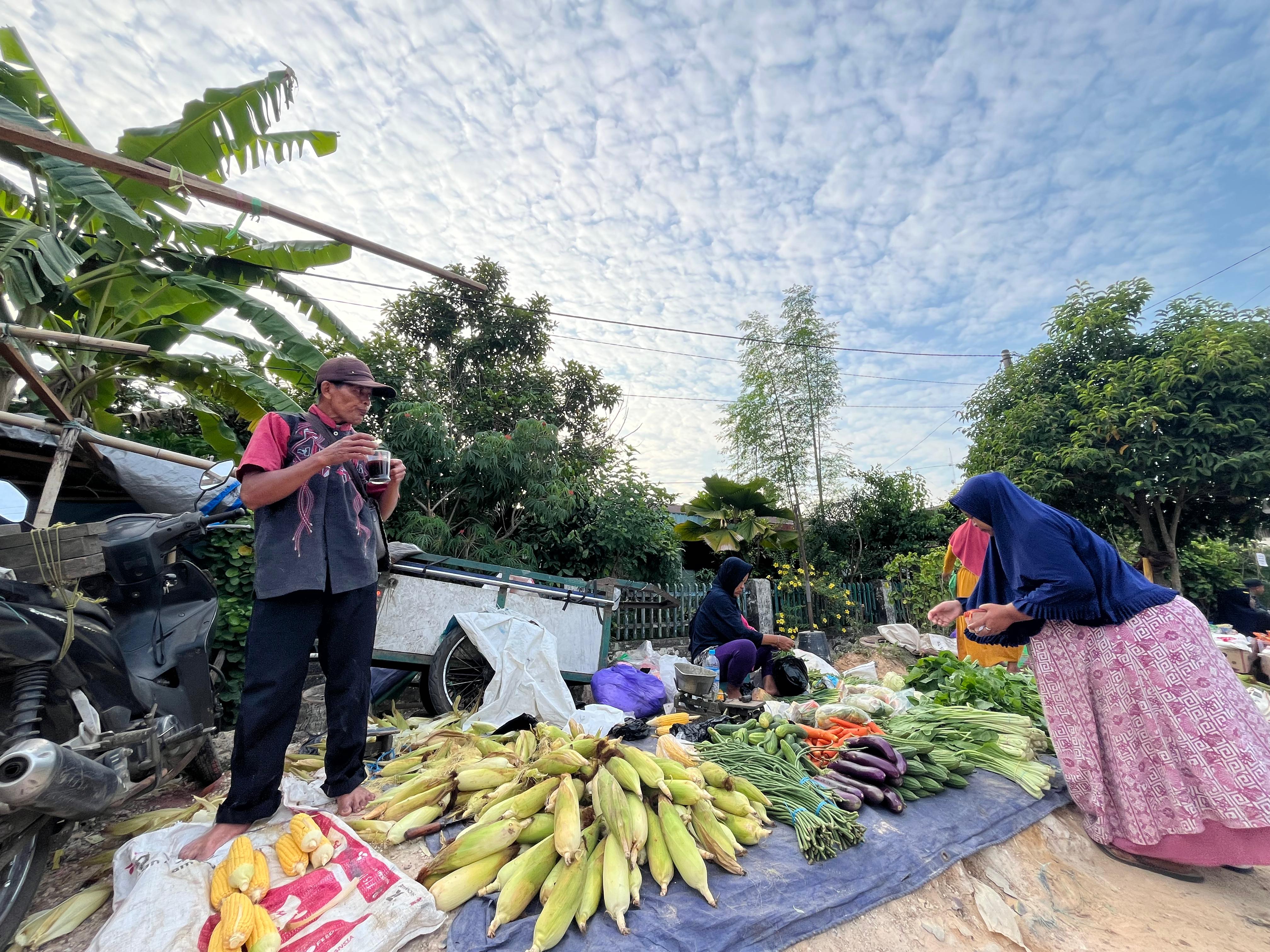 TERPAKSA PINDAH: Pedagang Pasar Bauntung terpaksa pindah.