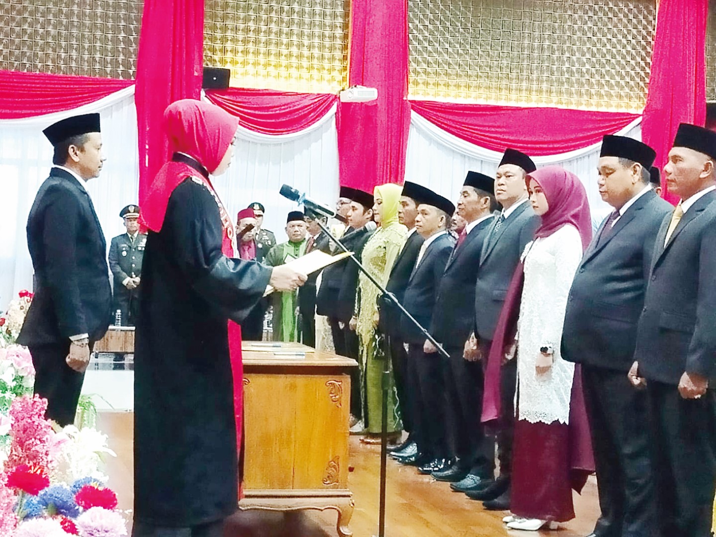 DISUMPAH: Anggota DPRD Batola periode 2024-2029 dilantik di Marabahan, belum lama ini. MAULANA/RADAR BANJARMASIN
