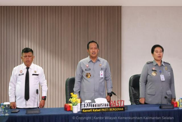 HADIR:Kakanwil Kemenkumham Kalsel, Jumadi (tengah) dan jajaran hadir secara virtual pada pelantikan Sekjen Kemenkumham RI, Selasa (24/92024).