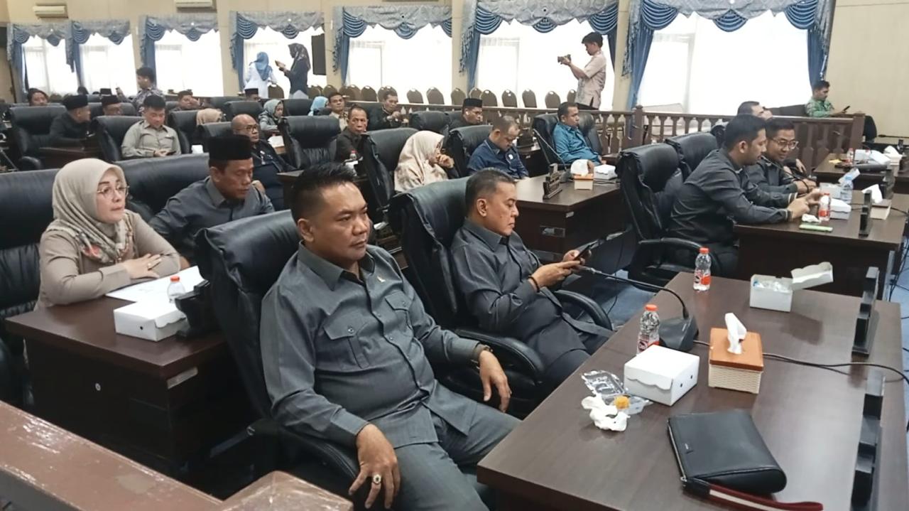 BAHAS FRAKSI:Rapat Paripurna Internal pembentukan fraksi DPRD Kota Banjarmasin, Selasa (24/9/2024).(Foto:Endang/Radar Banjarmasin)