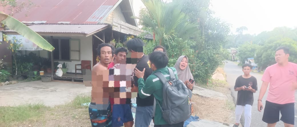 EVAKUASI : Tim Penanggulangan Bencana Swadaya menemukan Rahmiati siswi SMPN Bintang Ara Tabalong berusia 12 tahun yang tenggelam. (Foto : Polres Tabalong untuk Radar Banjarmasin)