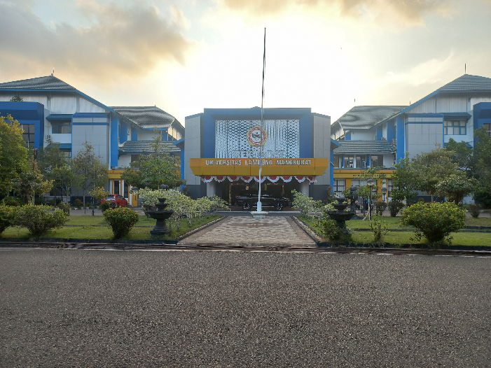 PERTARUHAN MURUAH:Gedung Rektorat ULM Banjarmasin.(Foto:Riyad/Radar Banjarmasin)