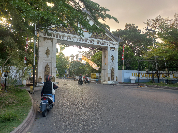 DIGUNCANG SKANDAL:20 Guru besar Universitas Lambung Mangkurat (ULM) diperiksa Inspektorat Jenderal (Itjen) Kemendikbudristek .(foto:Riyad/Radar Banjarmasin)