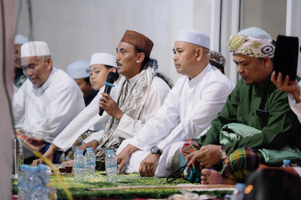 PERIGATAN MAULID : Calon Wakil Bupati Tanah Bumbu Nomor Urut 1, H Bahsanuddin saat menghadiri peringatan Maulid Nabi Muhammad SAW, di Tanah Bumbu.
