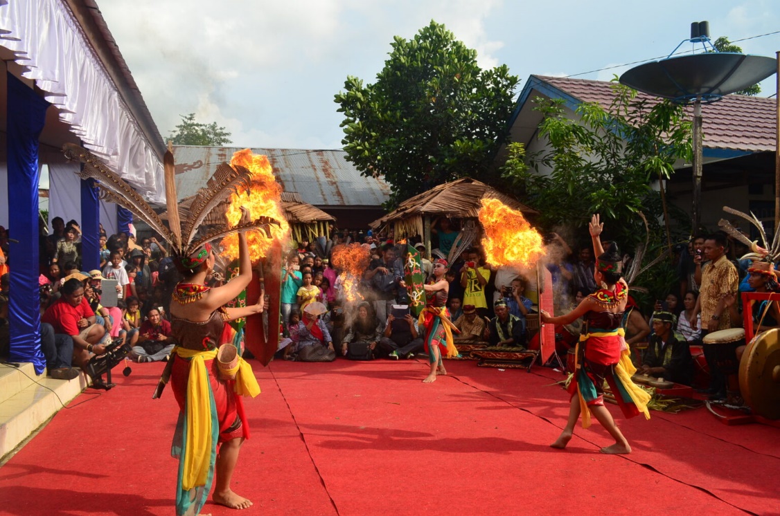 ATRAKSI:Salah satu gelaran budaya di desa wisata yang ada di Kabupaten Balangan.(Foto:Taufiqurrahman untuk Radar Banjarmasin)