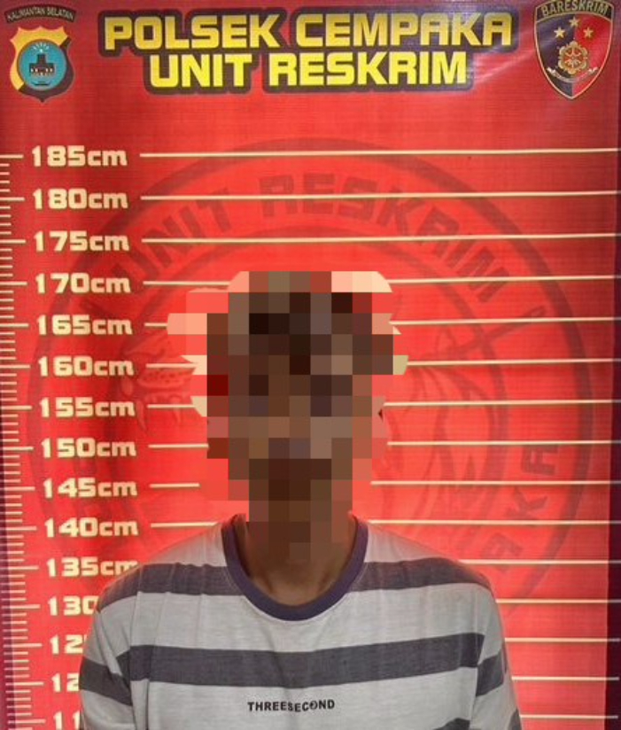 SEMBUNYIKAN SABU:Ohor beserta barang bukti yang diamankan Polsek Cempaka.(Foto:Humas Polsek Cempaka untuk Radar Banjarmasin)