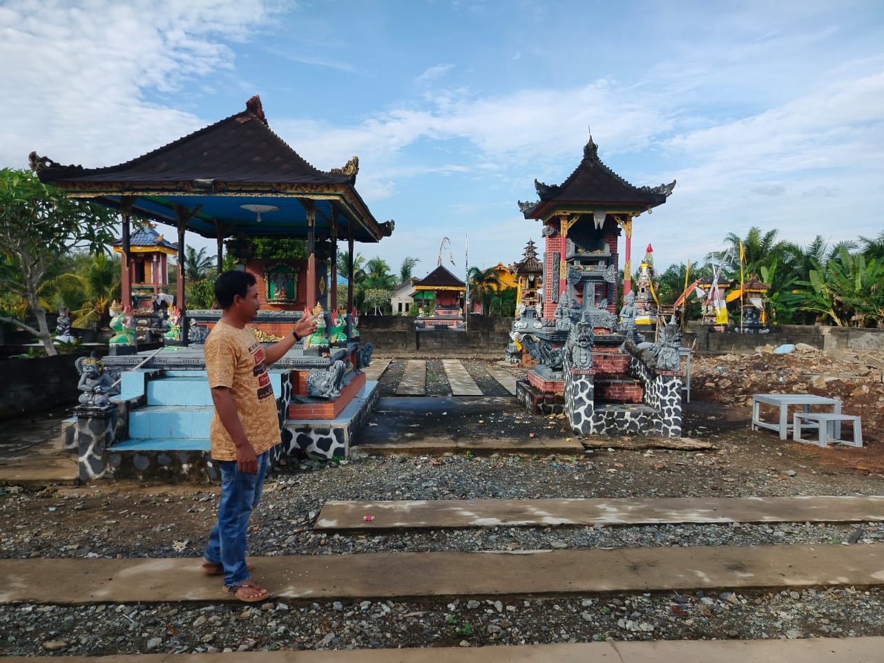 GAPURA:Lokasi pura berada di dekat permukiman masyarakat Dwipasari.