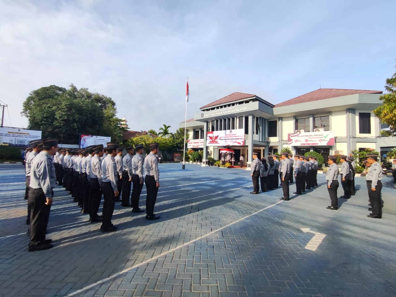 KHIDMAT:Jajaran Kanwil Kemenkumham Kalsel melaksanakan upacara Hari Kesaktian Pancasila, Selasa (1/10/2024).