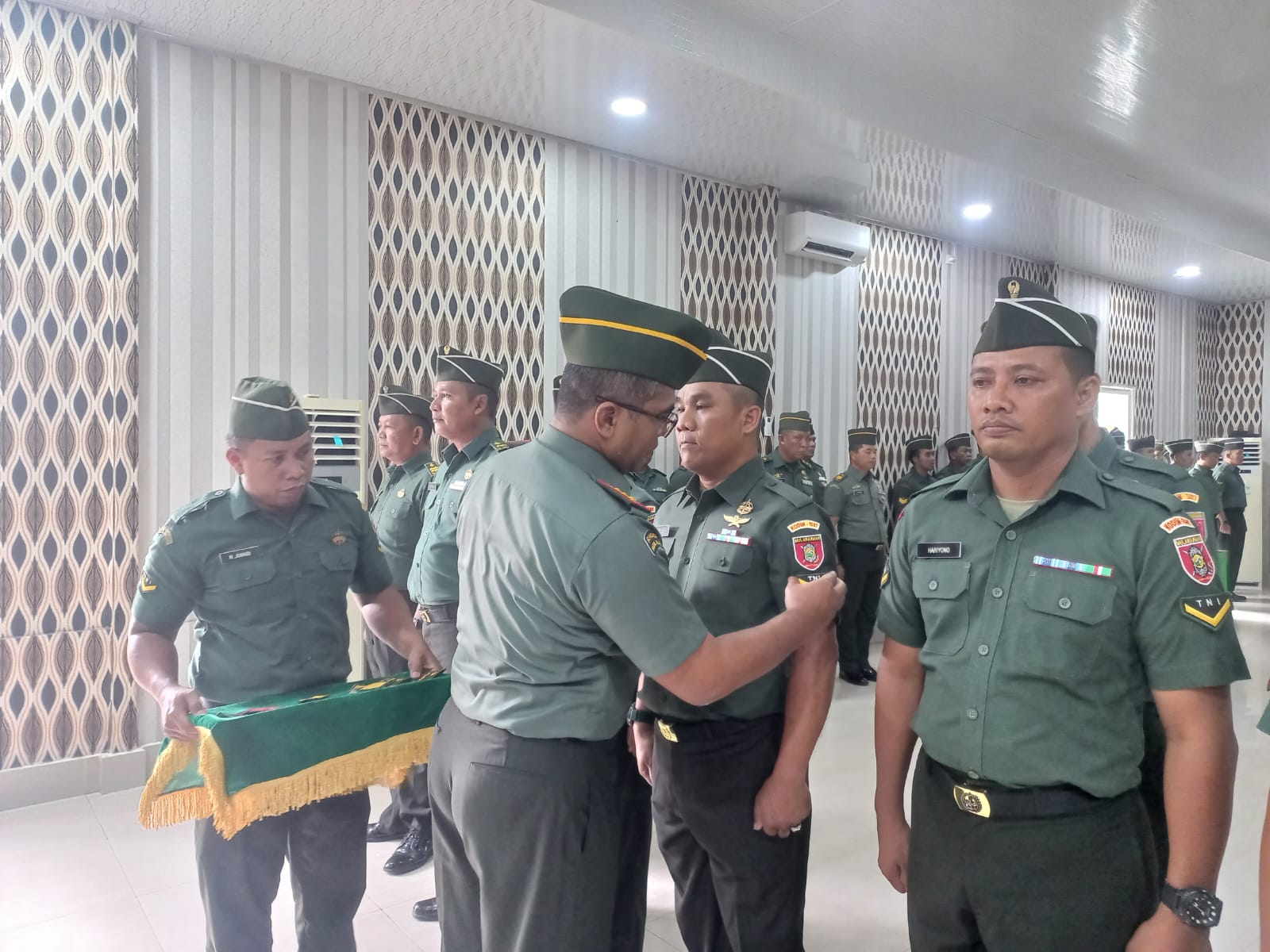PERLU PROSES:Termasuk Dandim, 28 personel Kodim 1007/Banjarmasin naik pangkat, Selasa (1/10/2024).(Foto:Riyad Dafhi Rizki/Radar Banjarmasin)