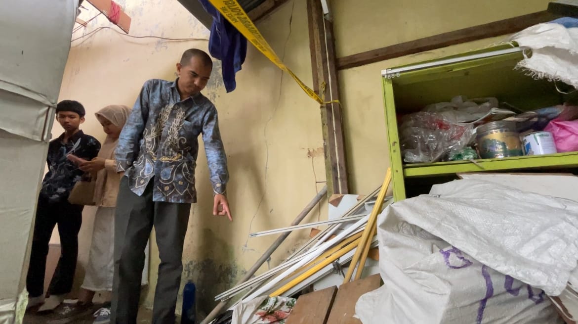 TKP:Tempat ditemukannya SB terkapar bersimbah darah di SMKN 3 Banjarmasin, Rabu (2/10/2024). (Foto:Riyad Dafhi Rizki/Radar Banjarmasin)