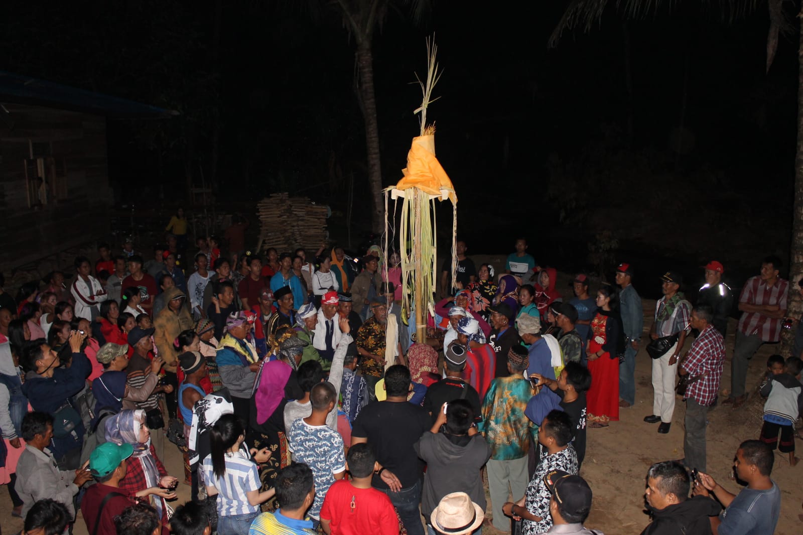 RITUAL: Warga Dayak Meratus di Kecamatan Piani, Tapin, melaksanakan aruh.