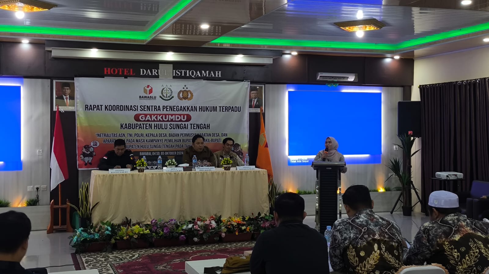 RAKOR:Bawaslu Kabupaten HST menggelar rapat koordinasi untuk menjaga netralitas para ASN hingga kepala desa di Pilkada 2024.(Foto:Jamaluddin/Radar Banjarmasin)