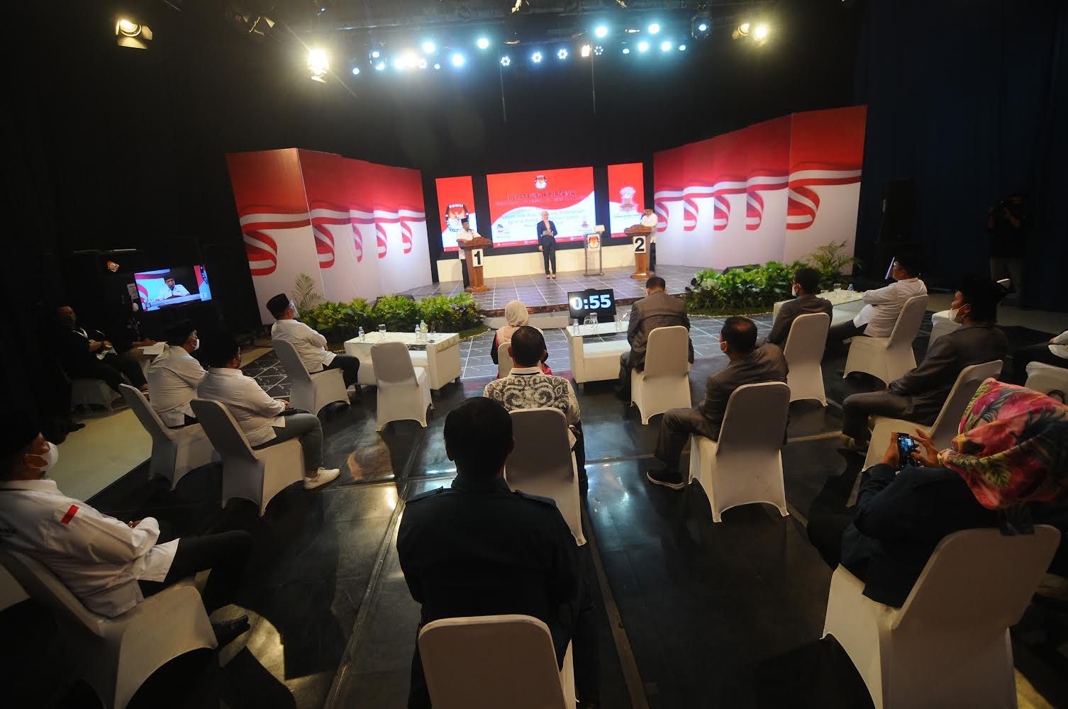 DEBAT PUBLIK:Debat publik pasangan Calon Gubernur Kalsel 2021 lalu. Pada Pilgub Kalsel 2024, debat publik akan digelar dua kali.(Foto:Muhammad Oscar Fraby)