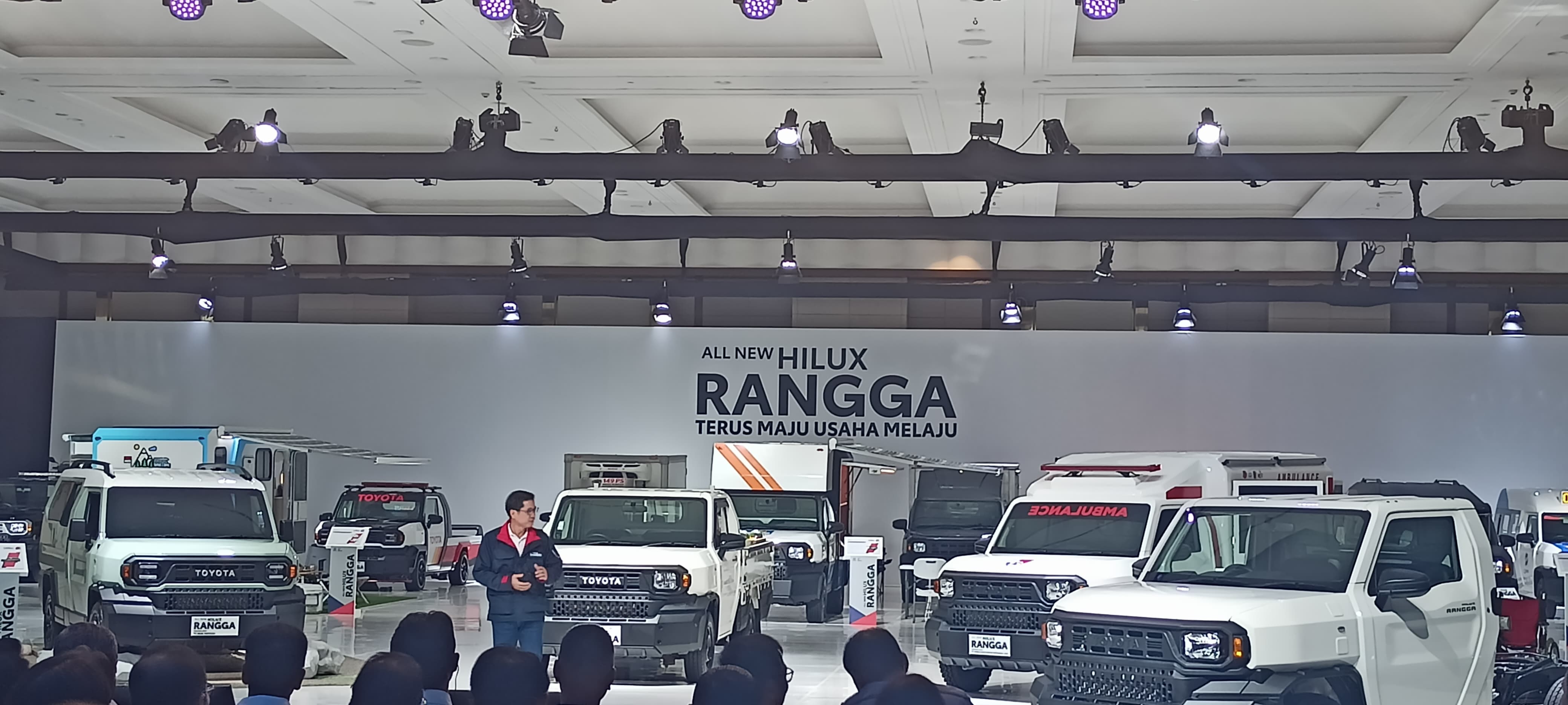 LENGKAP:Suasana peluncuran Toyota Hilux Rangga di Jiexpo Jakarta, Selasa (15/10/2024) menghadirkan 14 jenis line up karoseri.(foto:Fauzan Ridhani/Radar Banjarmasin)