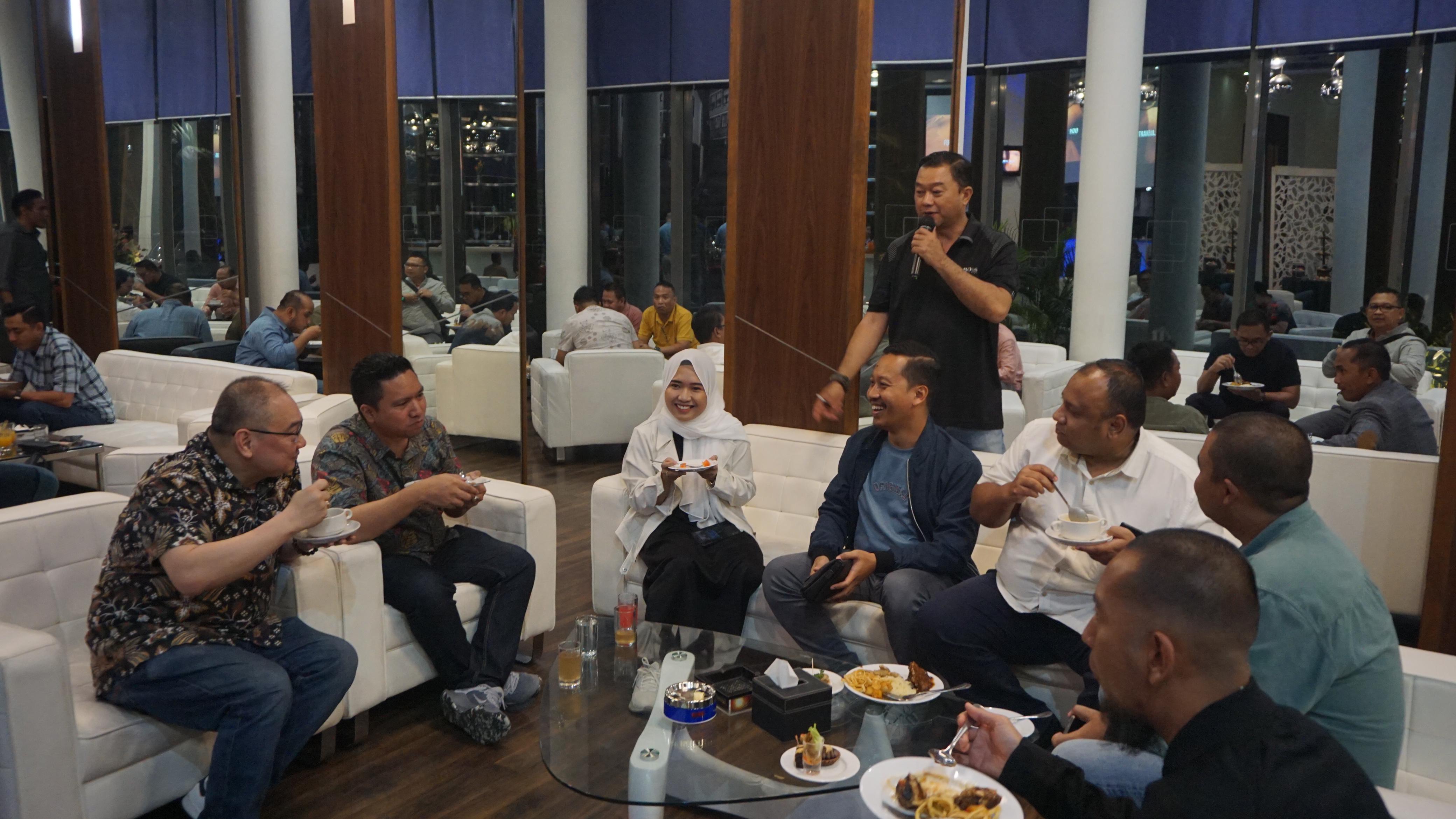 SALING MENGENAL &ndash; Seperti biasa dalam setiap kegiatan GMC+ selalu ada sesi perkenalan. Dimaksudkan agar members bisa saling mengenal secara offline.