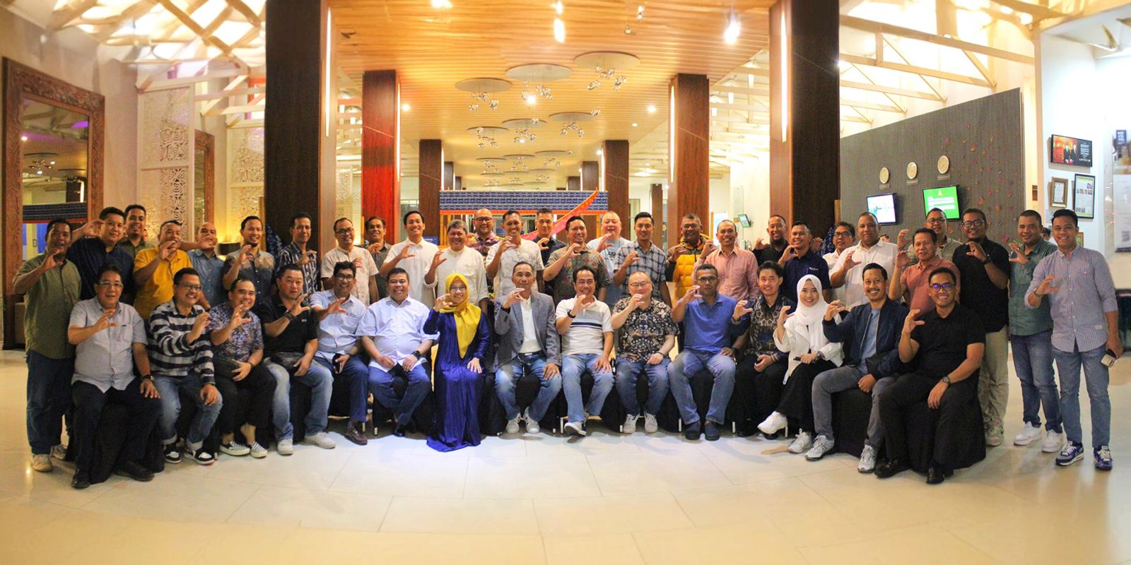 TAMBAH AKRAB &ndash; Dalam setiap kesempatan, members GMC+ selalu menyempatkan foto bersama