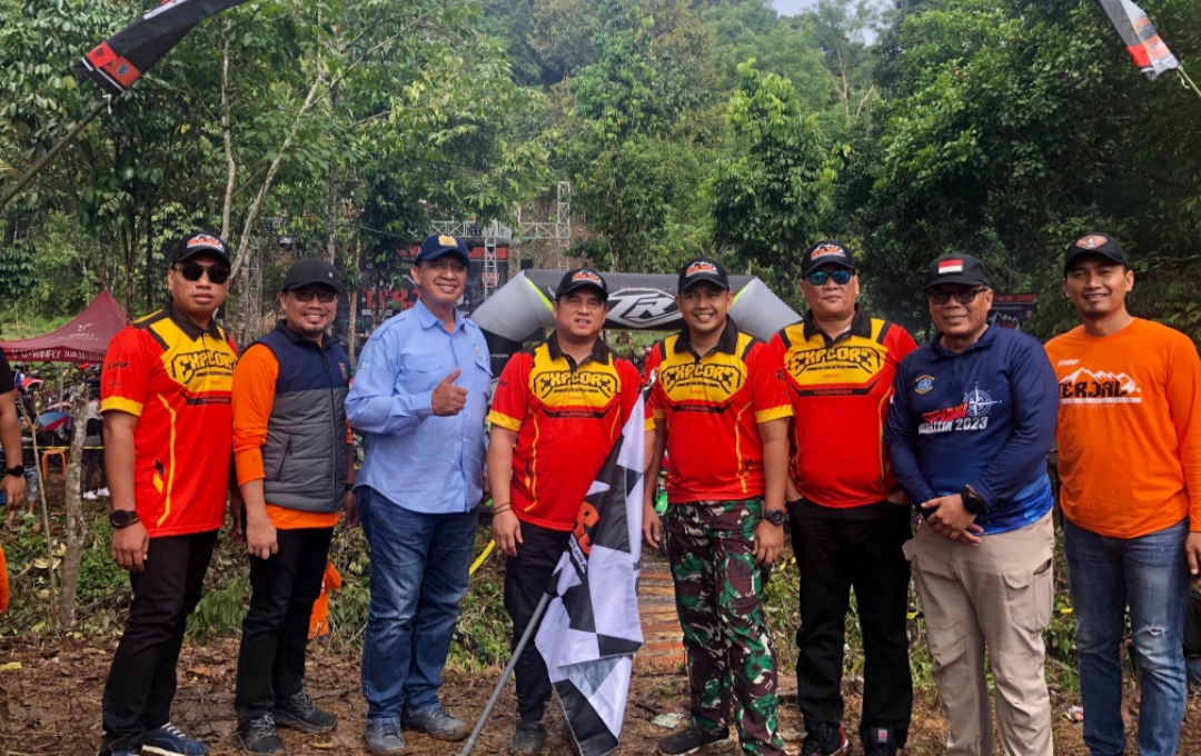 TERJAL : Ketua DPRD HSS Akhmad Fahmi saat melepas Terjal ke-4. FOTO AJUDAN KETUA DPRD HSS