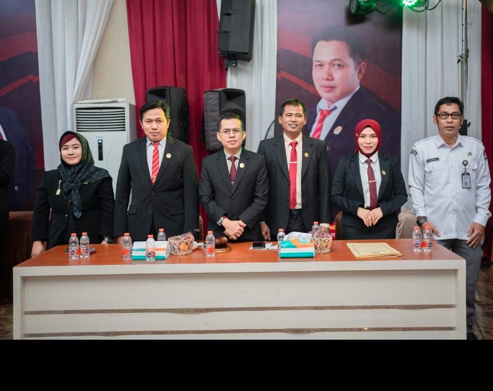 SEGERA DIGELAR:Jajaran komisioner KPU Kabupaten HSU sudah mempersiapkan agenda debat Bupati dan Wakil Bupati.(foto:M Akbar/Radar Banjarmasin)