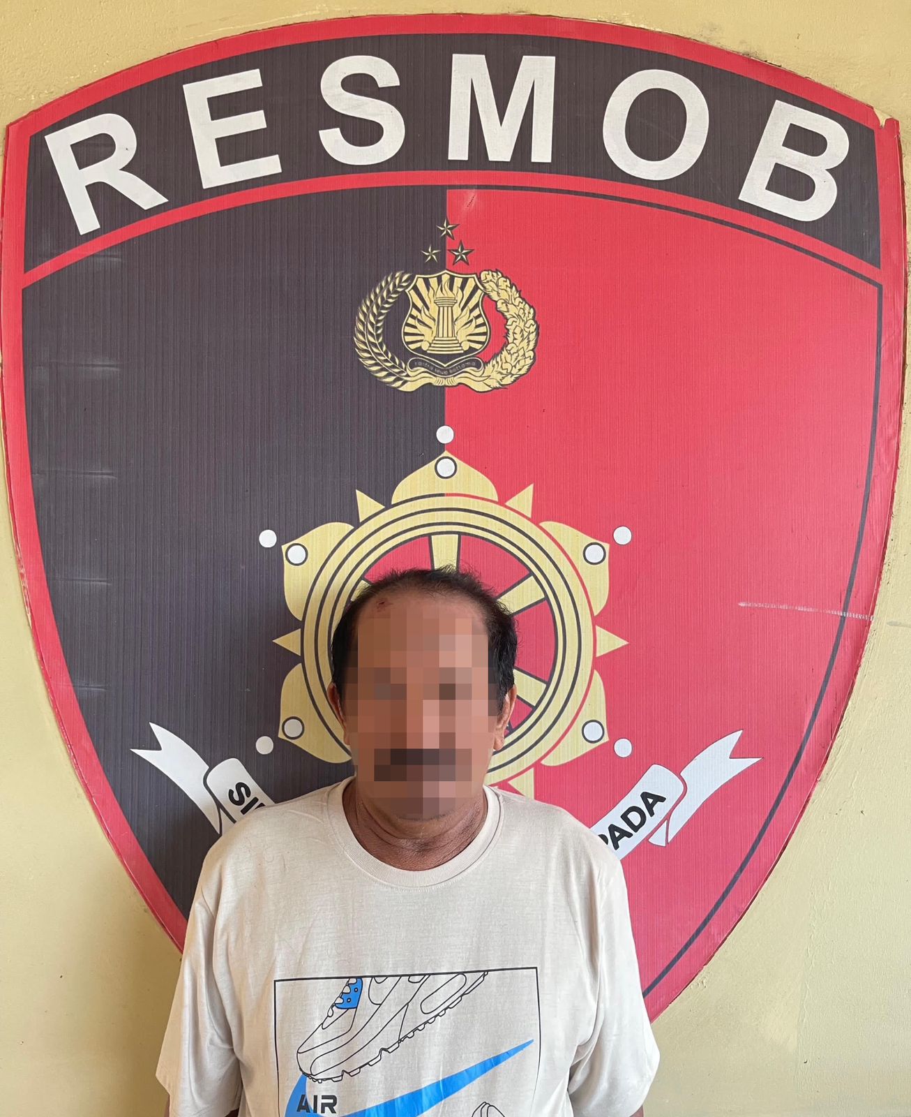 DITANGKAP:Unit Resmob Polres Tanah Bumbu menangkap HR (65), tersangka kekerasan seksual di Batulicin, Selasa (22/10/2024).(Foto:Polres Tanbu untuk Radar Banjarmasin)