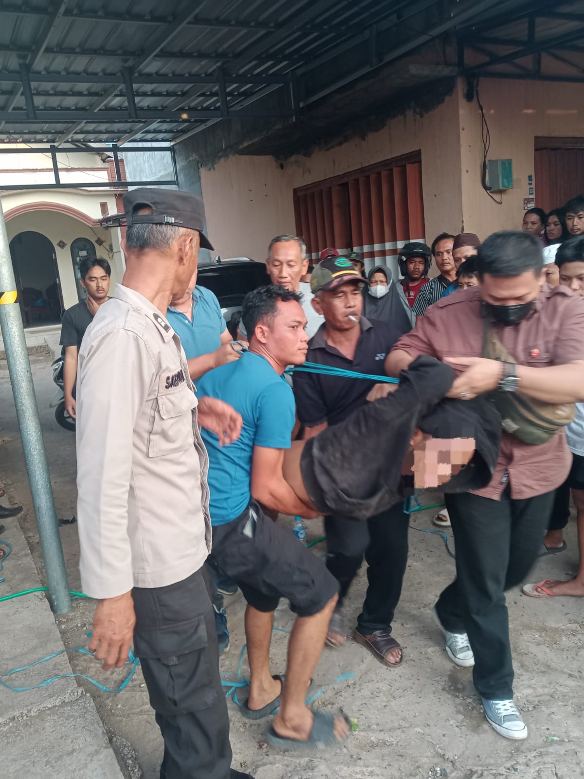 DIAMANKAN: Pelaku S (32) yang diamankan karena melakukan penganiayaan terhadap ibu kandungnya sendiri. (Foto: Polsek Liang Anggang untuk Radar Banjarmasin)